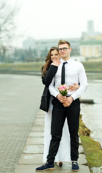 The husband and the bride hug with each other — Stock Photo, Image