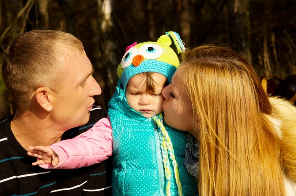 Young couple with daughter on nature — Stock Photo, Image