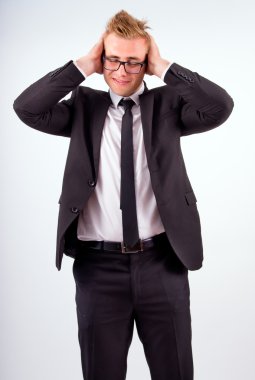 İşadamı için kafa tutan takım elbiseli