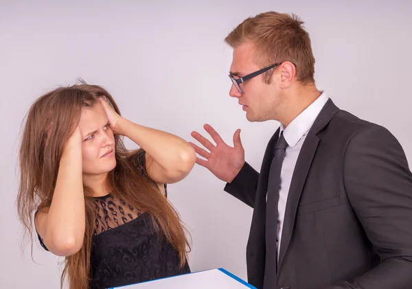 De baas is niet tevreden met het werk van ondergeschikte — Stockfoto