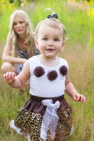 Mutlu aile anne ve kızı — Stok fotoğraf