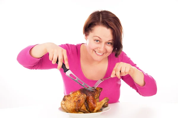 La mujer completa a la ración comienza a comer el pollo — Foto de Stock