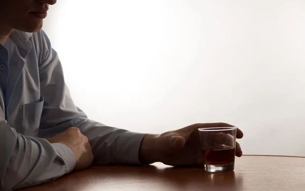 A young man alcohol abuse — Stock Photo, Image