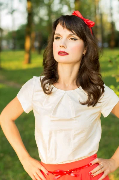 Sensual young woman, posing sweetly in the garden — Stock Photo, Image