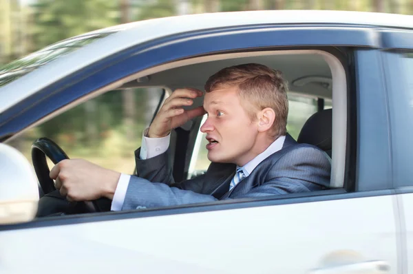 Conductor agresivo detrás del volante — Foto de Stock