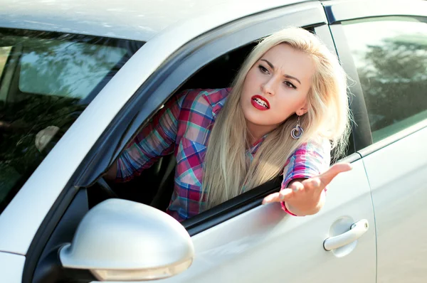 Girl shouts while driving — Stock Photo, Image
