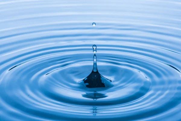 Water Drop Splash Glass Blue Colored Shot Water Dripping Reflecting —  Fotos de Stock