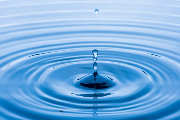 Water Drop Splash Glass Blue Colored Shot Water Dripping Reflecting —  Fotos de Stock