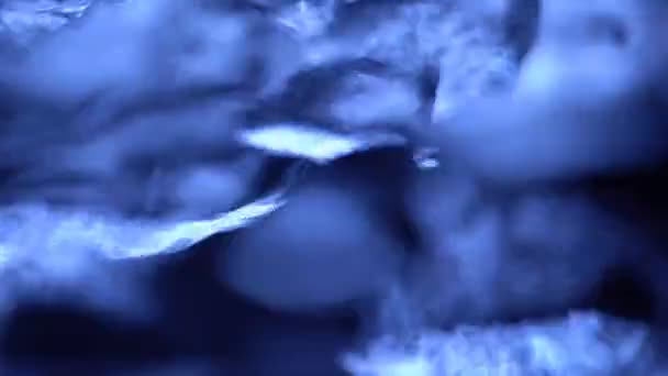 Zbliżenie Bąbelki Wody Lub Gotowanie Przezroczystym Szkle Czarnym Tle Soft — Wideo stockowe