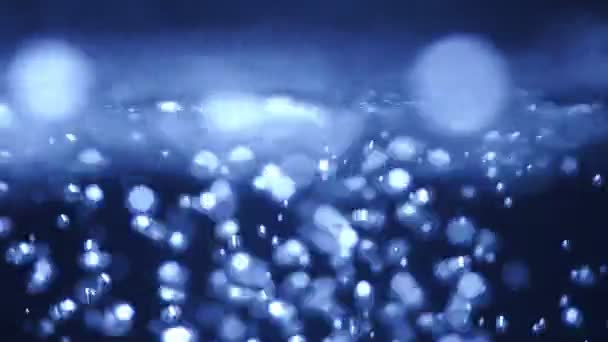 Близко Кипящая Вода Кипяток Прозрачном Стекле Чёрном Заднем Плане — стоковое видео