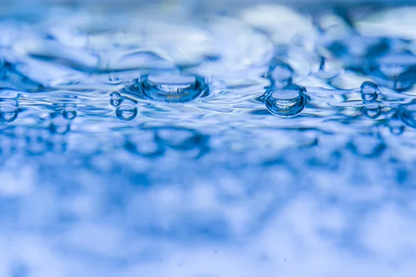 Gros Plan Bouillonnement Ébullition Eau Dans Verre Transparent Sur Fond — Photo