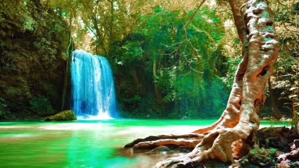 Vattenfall Och Fisk Simmar Smaragdblått Vatten Erawan Nationalpark Erawan Waterfall — Stockvideo