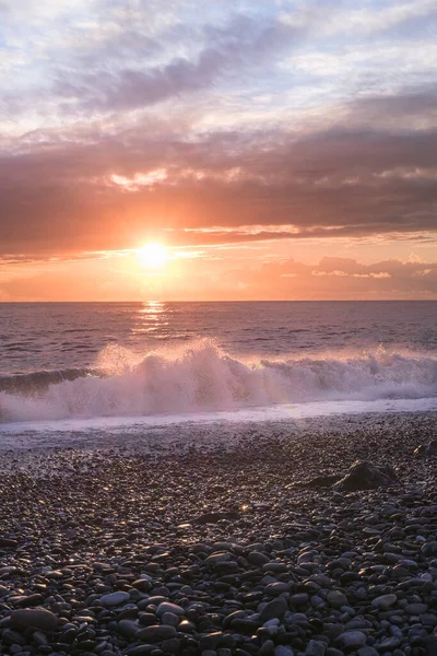 Черное море на закате в шторм — стоковое фото