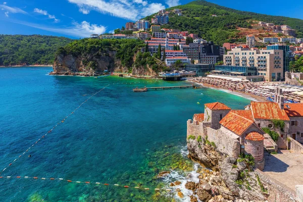 Edifícios na costa de Budva, vista da Cidadela. Montenegro — Fotografia de Stock