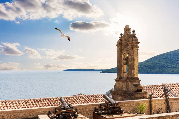 Monument voor de Helden van de Zeeslagen aan de Adriatische Zee, Herceg Novi — Stockfoto