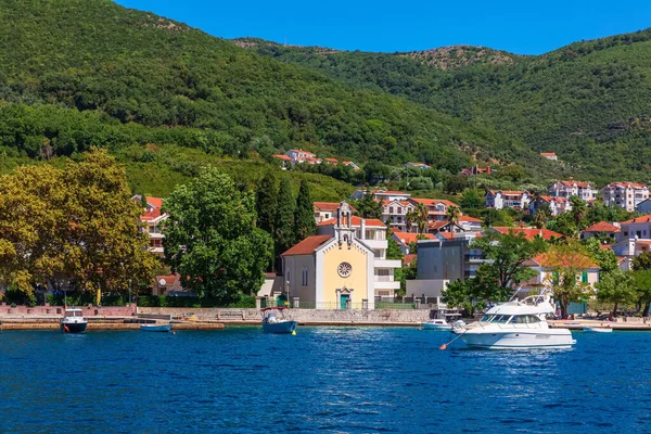 Uma Pequena Igreja Costa Mar Adriático Perto Kotor Montenegro — Fotografia de Stock
