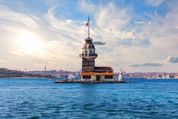 보스포루스 해협에 있는 마이덴스 타워, 터키, 이스탄불 의유 명 한 랜드마크 — 스톡 사진
