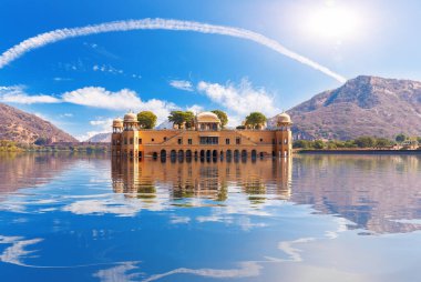 Hindistan 'daki güzel Jal Mahal Sarayı, Amer, Jaipur, Rajasthan.