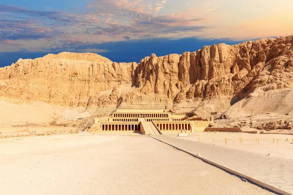 Djeser Djeseru Lub Świątynia Pogrzebowa Hatszepsut Widok Główny Luxor Egipt — Zdjęcie stockowe