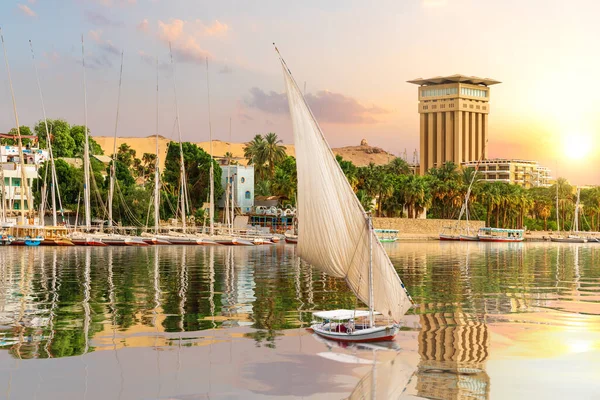 Vista Del Atardecer Asuán Fuluca Nilo Egipto — Foto de Stock