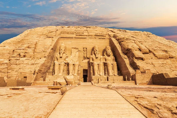Blick auf den Haupteingang des Abu Simbel Tempels, Ägypten — Stockfoto