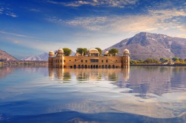 Jaipur, Hindistan 'ın ünlü su sarayı Jal Mahal.