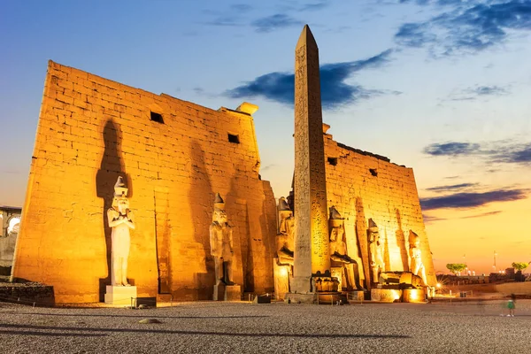 Pilón Con Obelisco Templo Luxor Hermosa Vista Noche Egipto — Foto de Stock