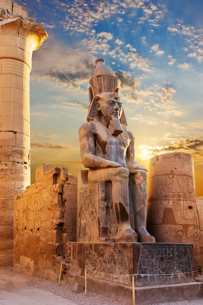Pomnik Siedzących Ramzesów Świątyni Luxor Egipt — Zdjęcie stockowe