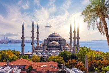 Sultanahmet ilçesinin Fatih, İstanbul ve Türkiye 'deki Mavi Cami ve çatılarına bak