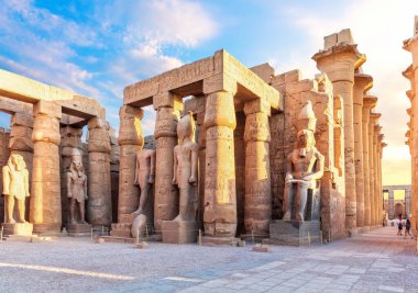 Güzel Luxor Tapınağı, Ramses II Pylon, Luxor Şehri, Mısır