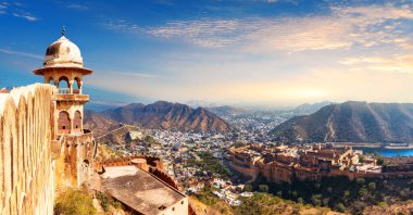 Jaigarh Kalesi, Jaipur, Hindistan 'dan Amber Kalesi' ne bakın..