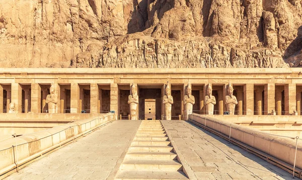 Храм Хатшепсут, верхняя терраса, Луксор, Египет — стоковое фото