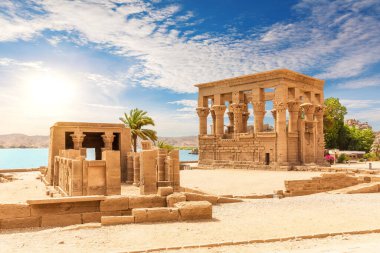 Nil Adasındaki Trajanlar Kiosk ve Hathor Tapınağı, Aswan, Mısır