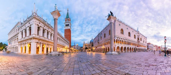 Piazza San Marco, Columna de San Teodoro, Biblioteca Nacional, Palacio Ducal y Basílica de San Marcos, Venecia —  Fotos de Stock