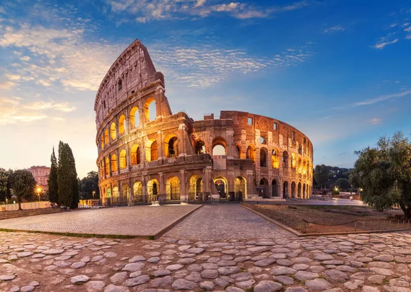 Coliseo Amanecer Vista Verano Sin Gente Roma Italia —  Fotos de Stock