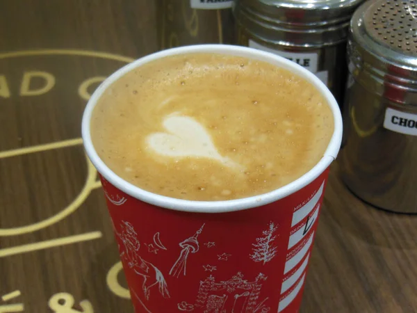Coração Espuma Branca Xícara Café Latte Para Dia Dos Namorados — Fotografia de Stock