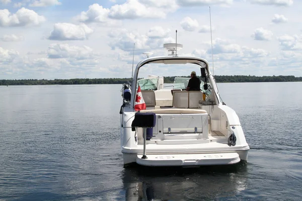 Kanadischer Luxuskreuzer Auf Einem See Unterwegs — Stockfoto