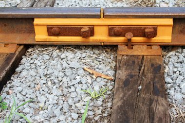 Demiryolu sabitleme sistemi