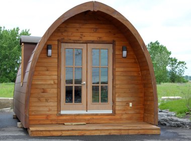 Küçük kemerli kabin cam kapı ile