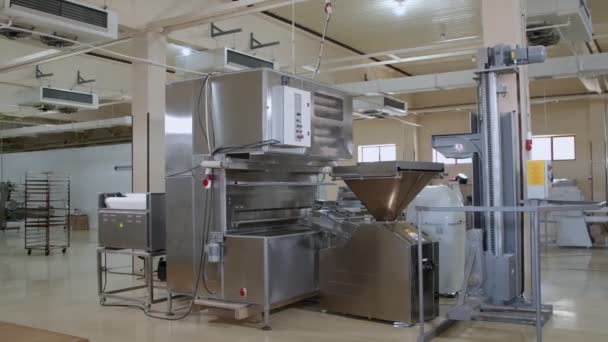 Big Dough Machine Mixing Cutting Rolling Dough Middle Large Bakery — Stock Video