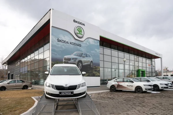 Krasnoyarsk Krasnoyarsk Bölgesi Mart 2019 Test Sürüşü Arabaları Caddedeki Bir — Stok fotoğraf