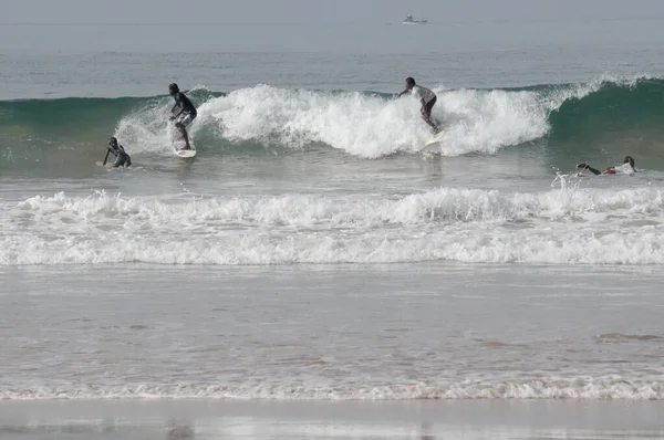 Hikkaduwa Sri Lanka Décembre 2015 Les Surfeurs Roulent Sur Une — Photo