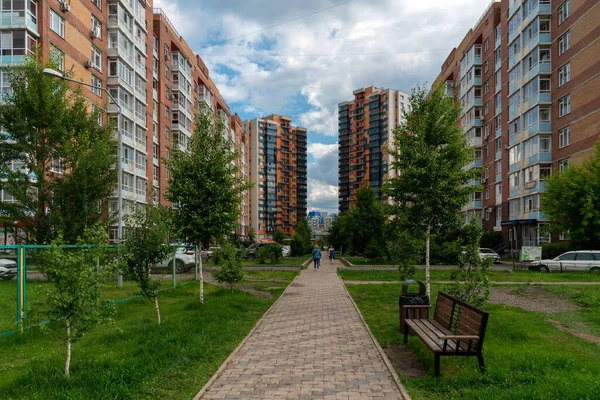 Krasnoyarsk Krasnoyarsk Region July 2021 Women Walk Tiled Sidewalk Brick — Stock Photo, Image