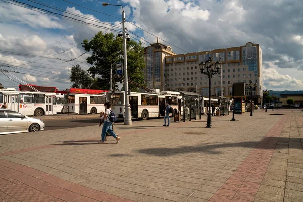 Krasnojarsk Krasnojarsk Region Juli 2021 Kommunalt Stopp Med Stående Trådbussar — Stockfoto