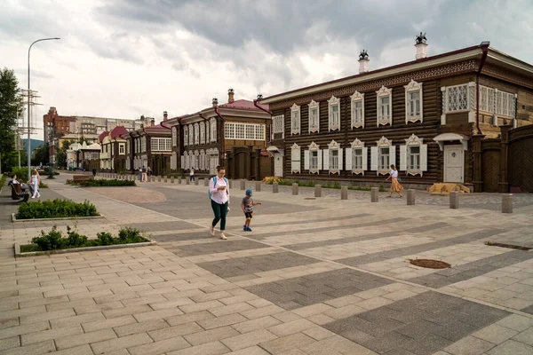 Krasnoyarsk Krasnoyarsk Region July 2021 Mom Son Walking Historical Quarter — Stock Photo, Image