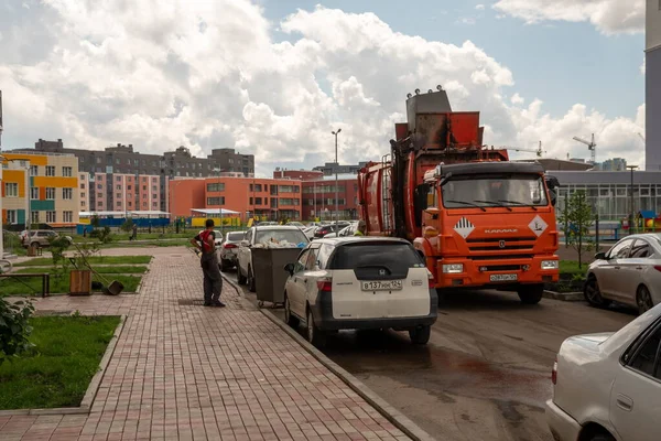 Krasnoyarsk Región Krasnoyarsk Julio 2021 Trabajadores Empresa Reciclaje Cargan Botes —  Fotos de Stock