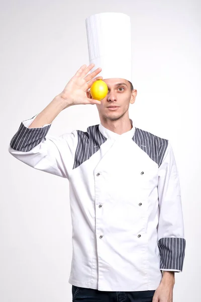 Moda Joven Cocinero Masculino Panadero Hombre Camisa Uniforme Blanco Posando — Foto de Stock