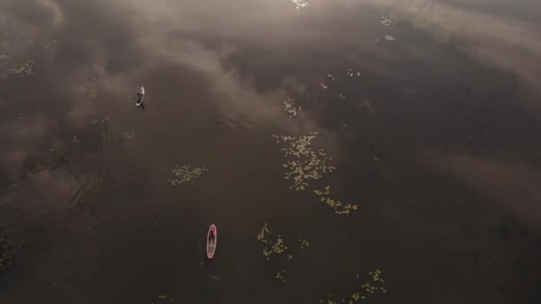Vedere Top Turiștilor Lac Plăci Sup Apă Limpede Frumoasă Oameni — Videoclip de stoc