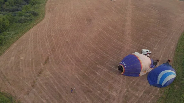 熱気球の落下 ロシアのリャザンで2021年7月18日 カラフルな熱気球 — ストック写真