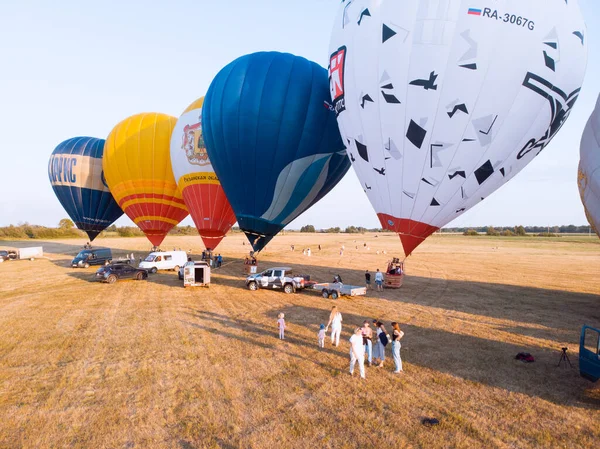 俄罗斯气球节 2021年7月26日 飞行前填充气球的过程 — 图库照片